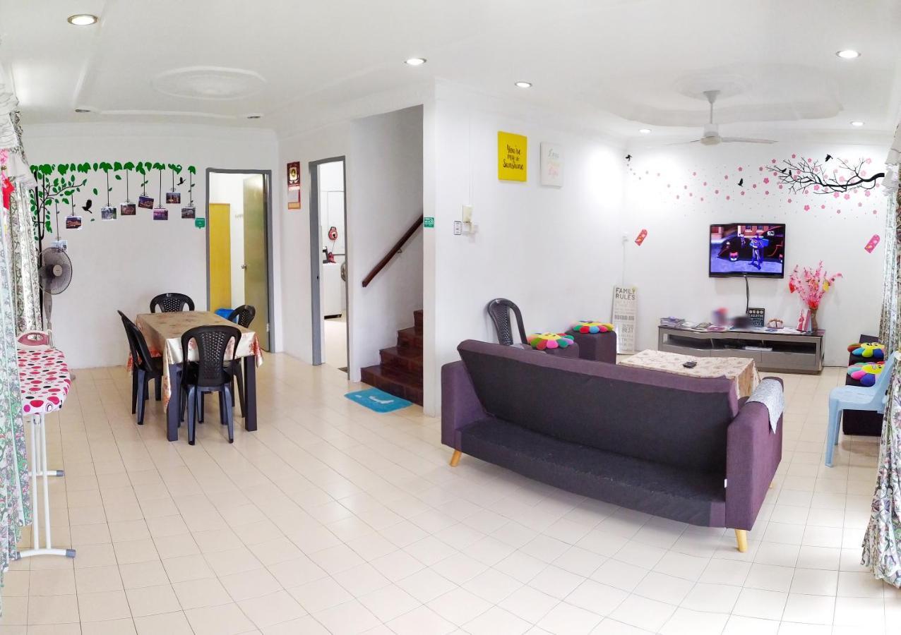 H Homestay Sibu - 500Mbps Wifi, Full Astro & Private Parking! Экстерьер фото